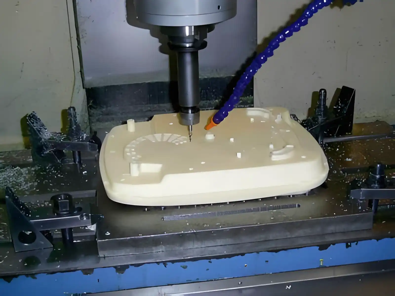 Machining Glass-Filled Plastics: Tool Selection and Wear Management