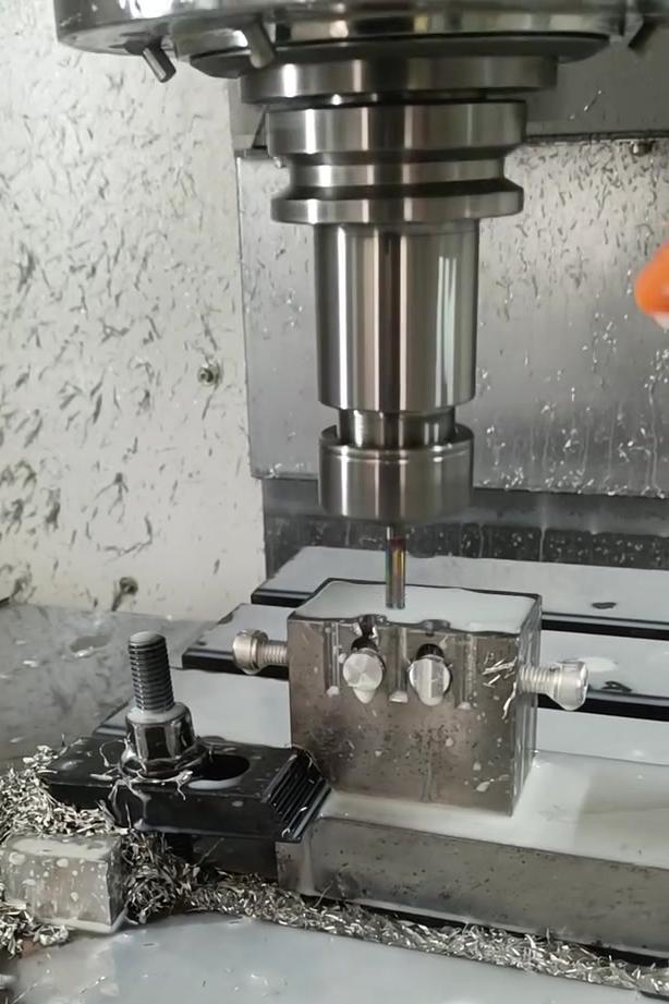 Customized CNC Milling Parts: Precision Thermal Management for Middle East AI Data Centers
