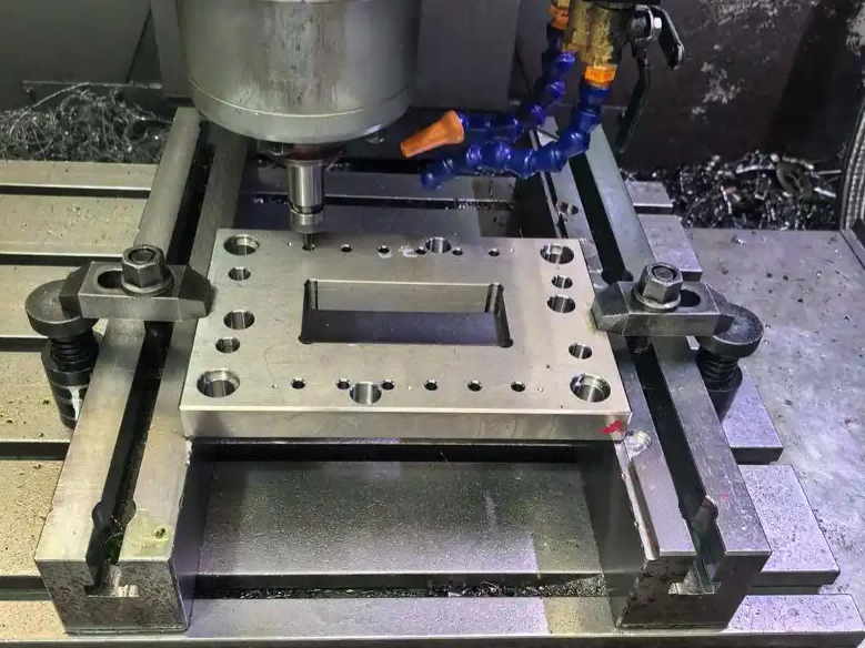 Sustainable CNC Machining of Lifting Platform Mounting Plate: Achieving a 15% Carbon Emission Reduction